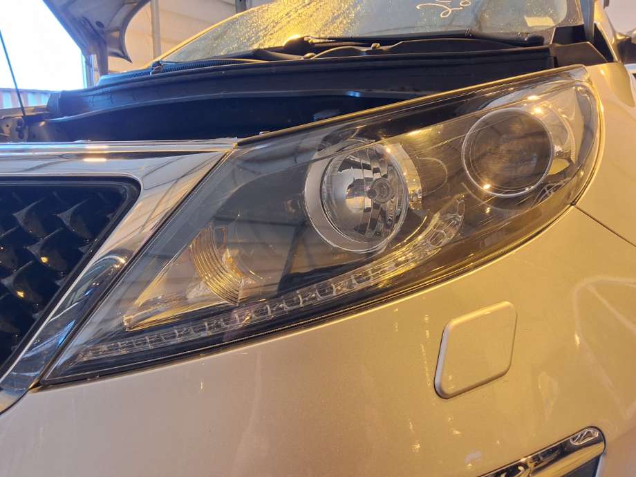 Frontlykt venstre halogen til Kia Sportage, 2010-2016 (Type III)  (KIA|)