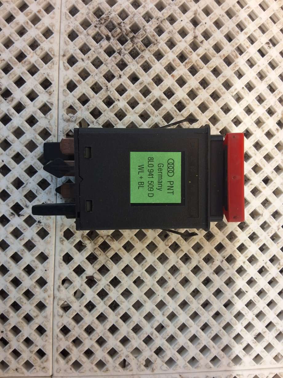 Bryter nødblink til Audi A3 1996-2003 (Type I)  (8L0941509D|)