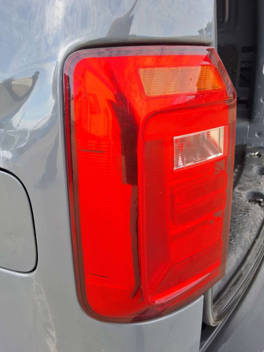 Baklykt venstre til VW Caddy 2015-2020 (Type III, Fase 3)  (VOLKSWAGEN|)