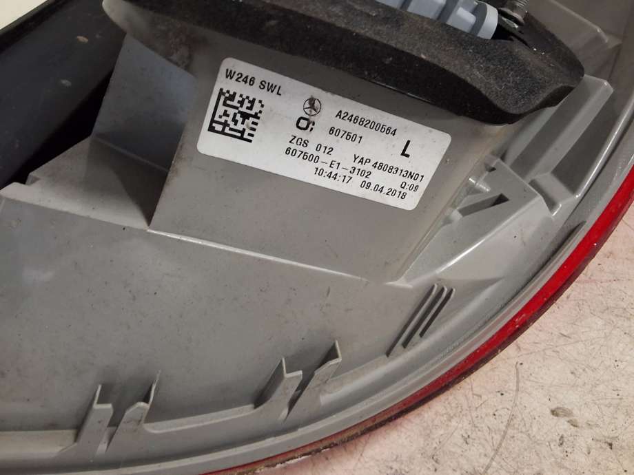 Baklykt venstre til Mercedes B-Klasse 2011-2018 (W246) (W246) (MERCEDES|A 246 820 05 64|)