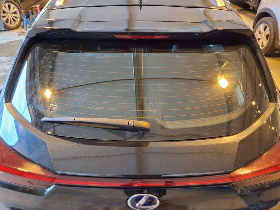 Spoiler bakluke til Lexus UX 2018-->>  (LEXUS|)