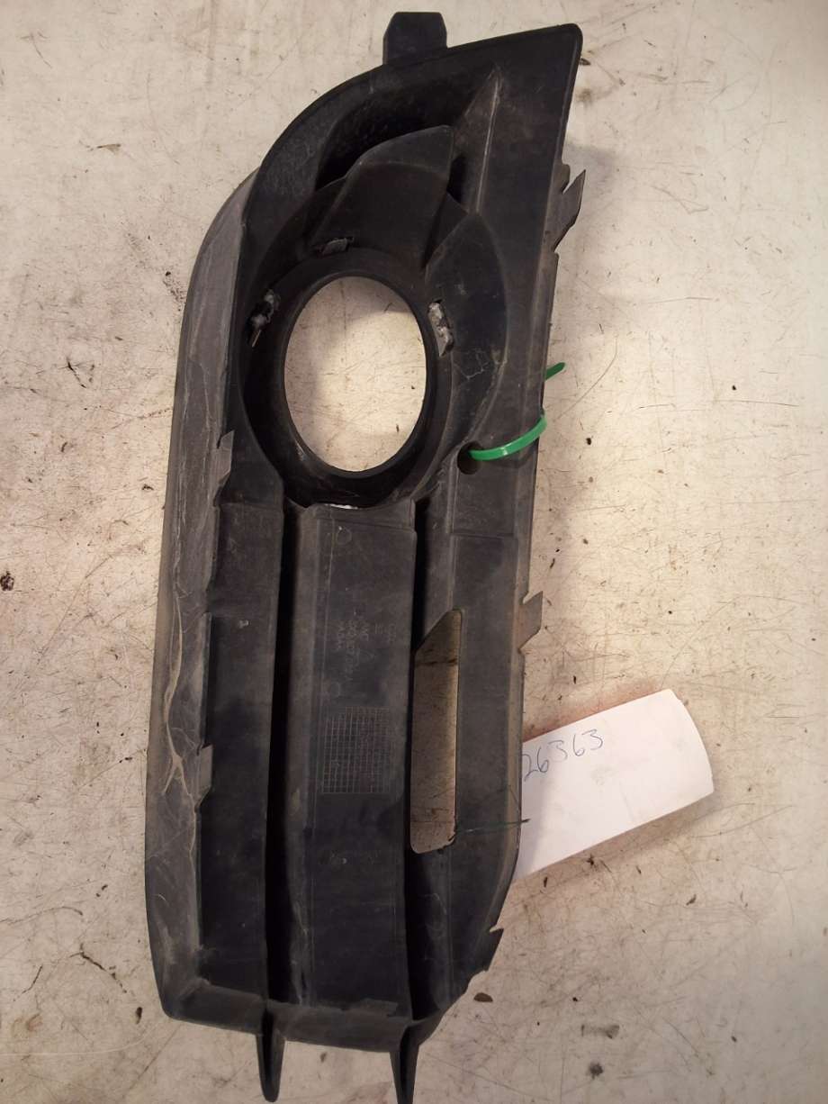 Grill høyre til Audi A1 2010-2014 (Type I, Fase 1) (AUDI|8X0 807 682 A|)
