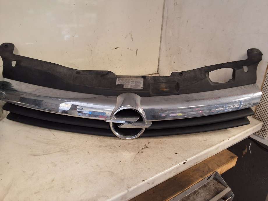 Grill til Opel Astra H 2004-2009 (OPEL|13241967|)
