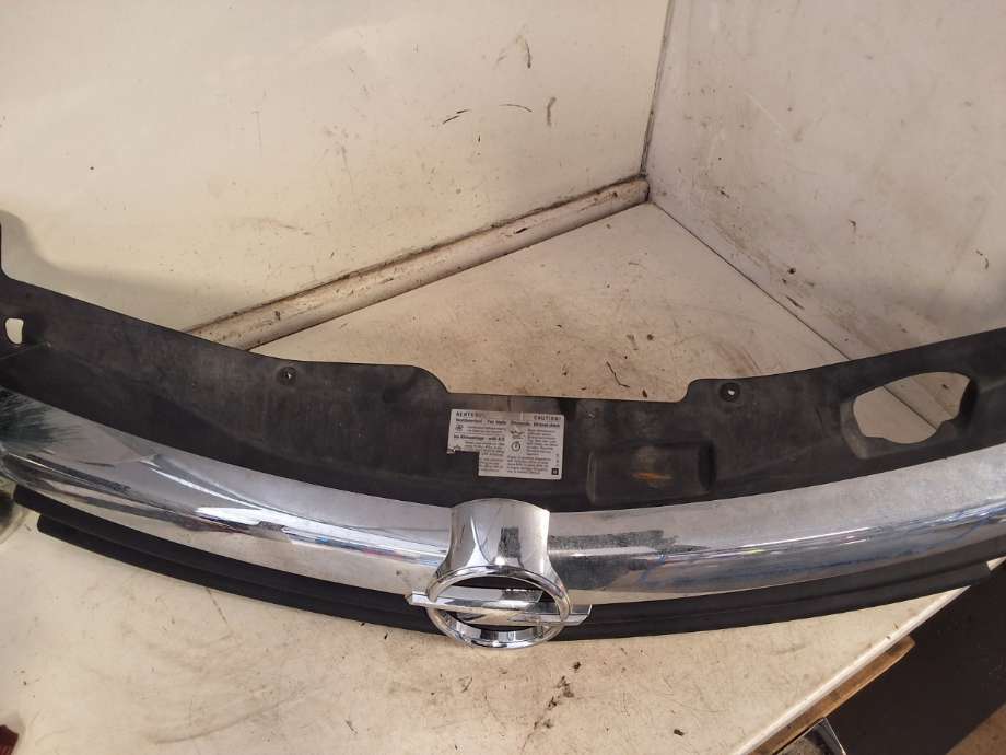 Grill til Opel Astra H 2004-2009 (OPEL|13241967|)