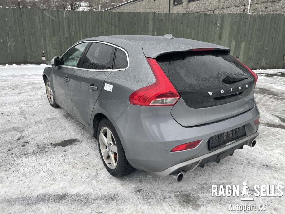 Volvo V40 2012-2019 , Motorkode: D4204T8, Girkassekode: M66