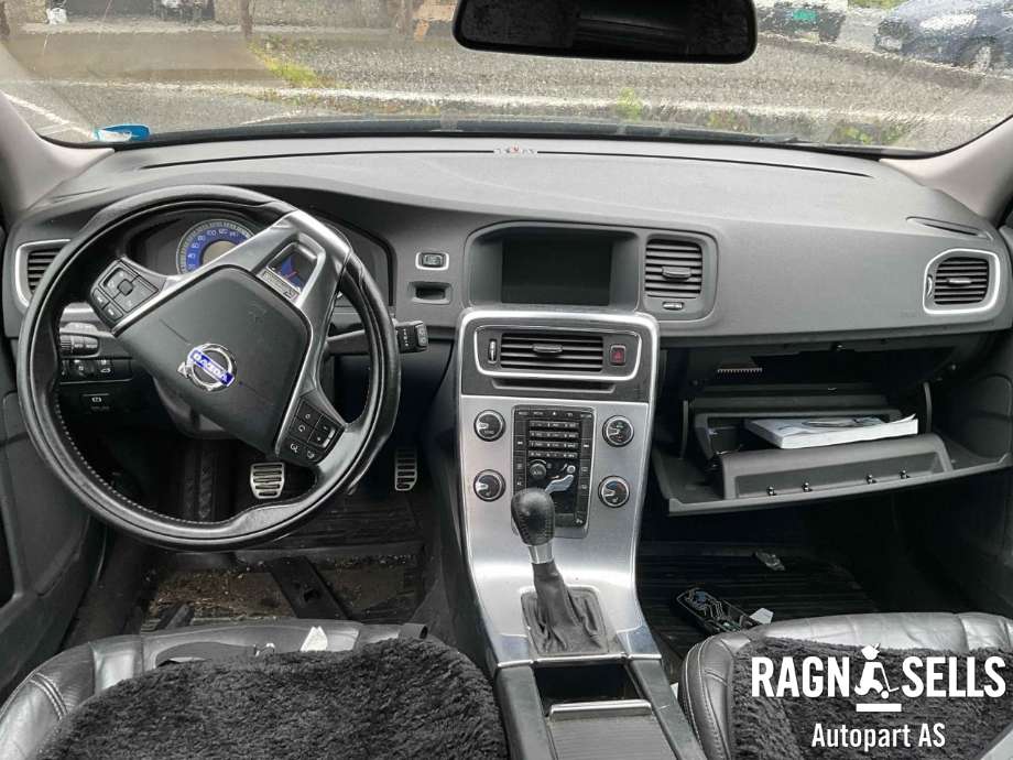 Volvo V60 2010-2013 (Type I, Fase 1) , Motorkode: D5204T3, Girkassekode: M66