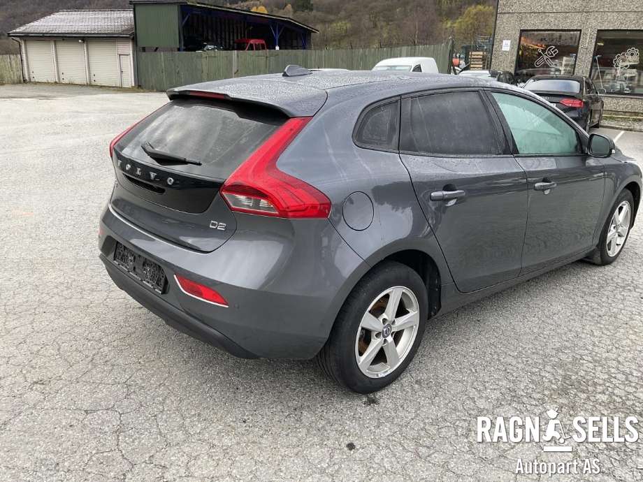 Volvo V40 2012-2019 , Motorkode: D4162T, Girkassekode: B6