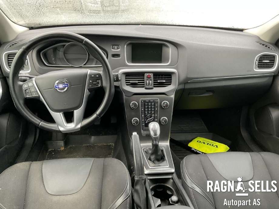 Volvo V40 2012-2019 , Motorkode: D4162T, Girkassekode: B6
