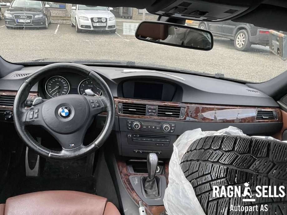 BMW 3-Serie 2005-2011 (E90/E91/E92/E93) (E90/E91/E92/E93), Motorkode: 11 00 0 421 310, Girkassekode: 24 00 7 592 498