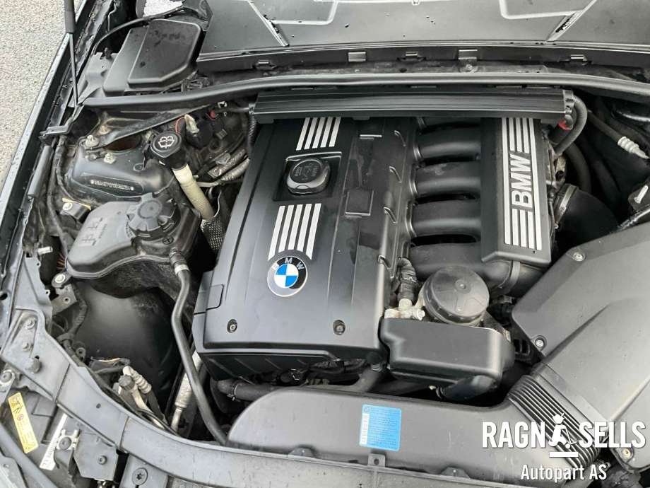 BMW 3-Serie 2005-2011 (E90/E91/E92/E93) (E90/E91/E92/E93), Motorkode: 11 00 0 421 310, Girkassekode: 24 00 7 592 498