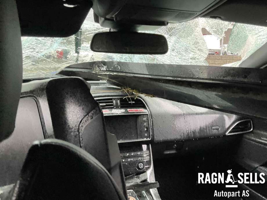 Jaguar XE 2015-->> , Motorkode: 204DTD, Girkassekode: 