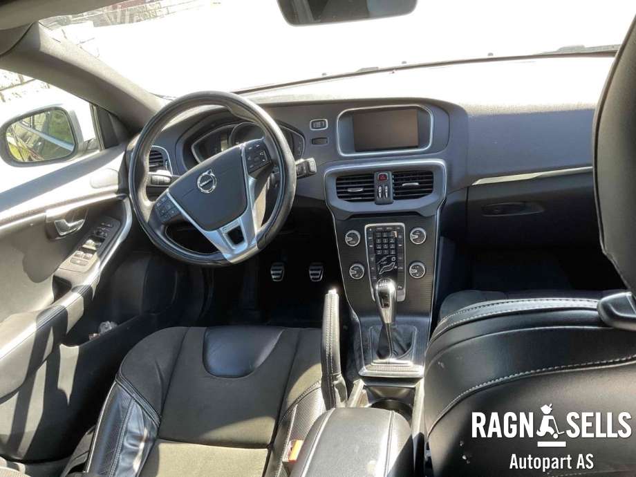 Volvo V40 2012-2019 , Motorkode: B4204T38, Girkassekode: 