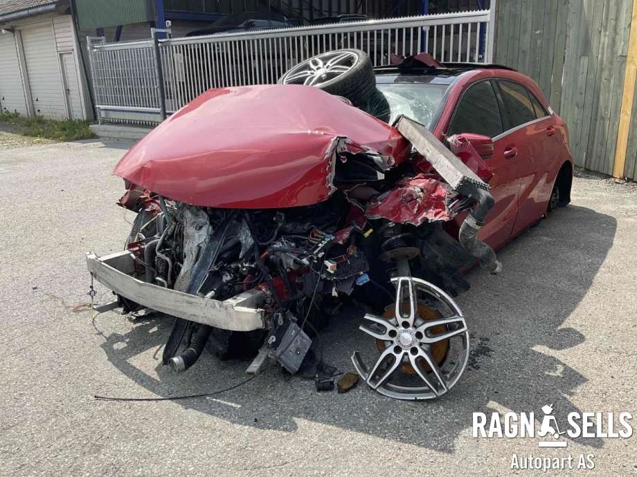 Mercedes A-Klasse 2012-2018 (W176) (W176), Motorkode: 270910, Girkassekode: 