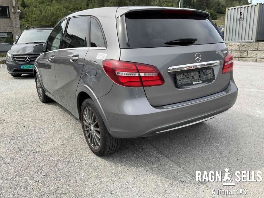Mercedes B-Klasse 2011-2018 (W246) (W246), Motorkode: EM0004, Girkassekode: 
