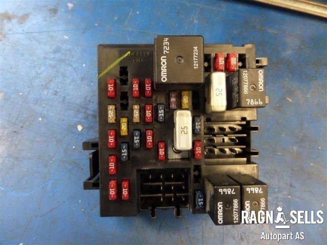 Sikringsboks til Chevrolet Tahoe 2001-2005 (Type II) (15770992|1577099201|)