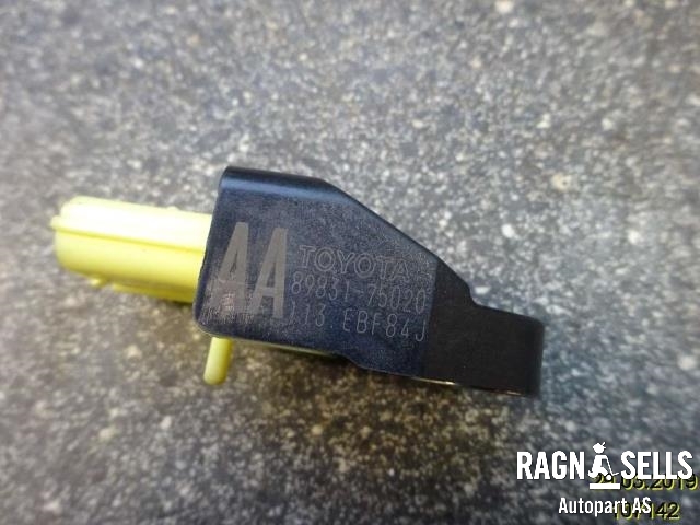 Sensor radar til Toyota Prius 2009-2016 (Type III) (COMBI) (COMBI) (8983175020|113EBF84K)