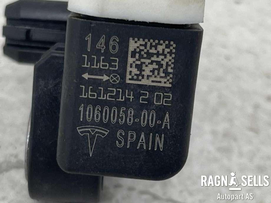 Sensor radar til Tesla Model X 2016-->>  (1060058-00-A|131214202|)