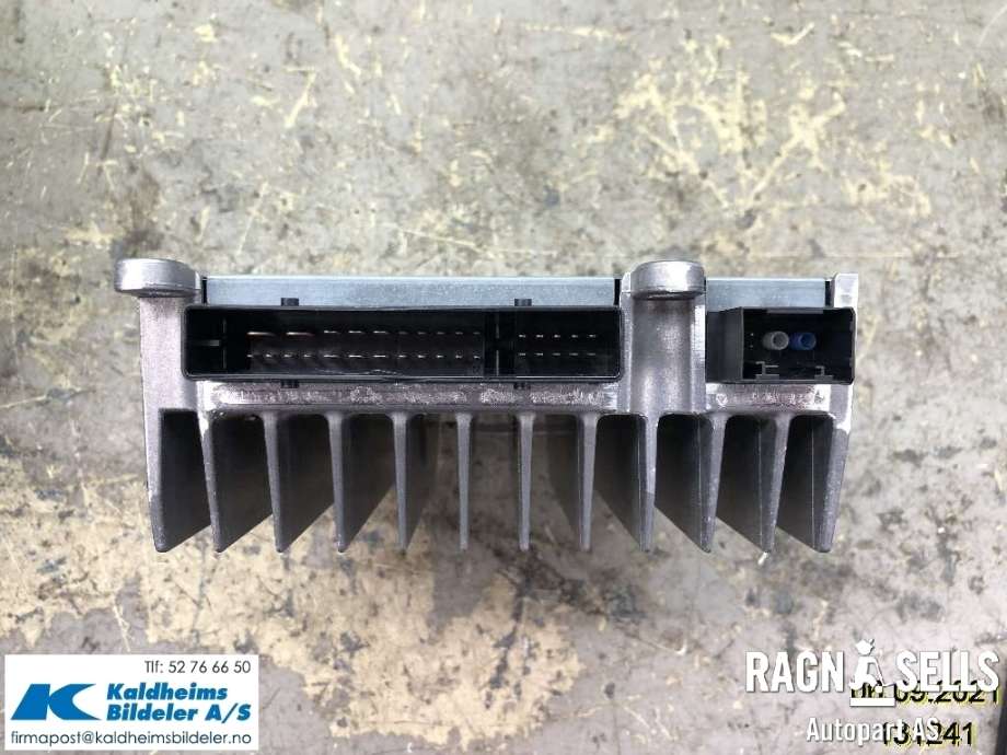Bilstereo forsterker til Mercedes B-Klasse, electric drive 2014-2018 (W242) (W242) (A 218 900 02 6|A 218 900 68 06)