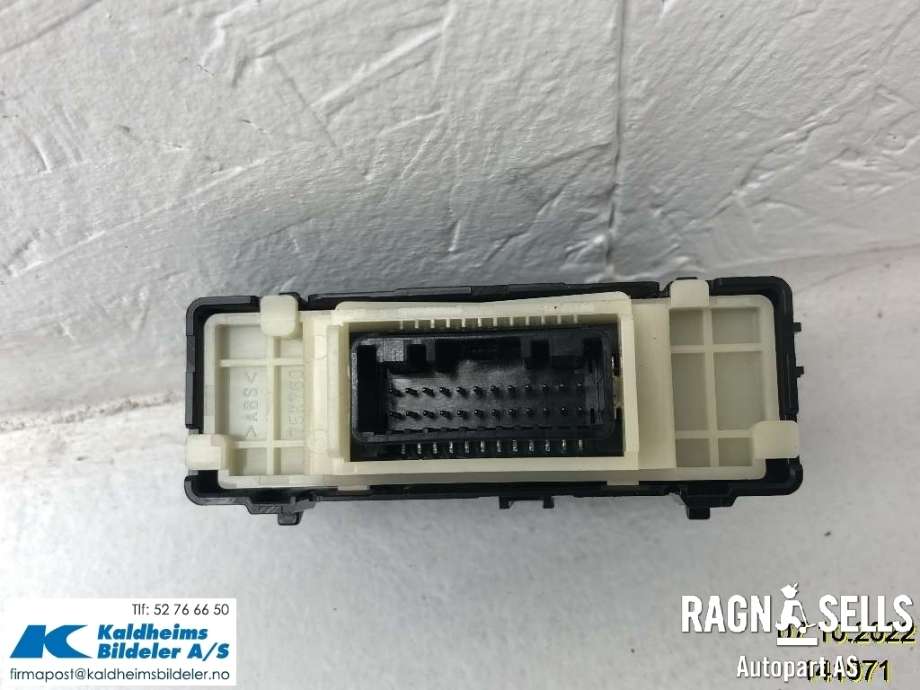 Bryter Antispinn til Toyota Land Cruiser 150 2014-->> (Fase 2)  (8497060380)