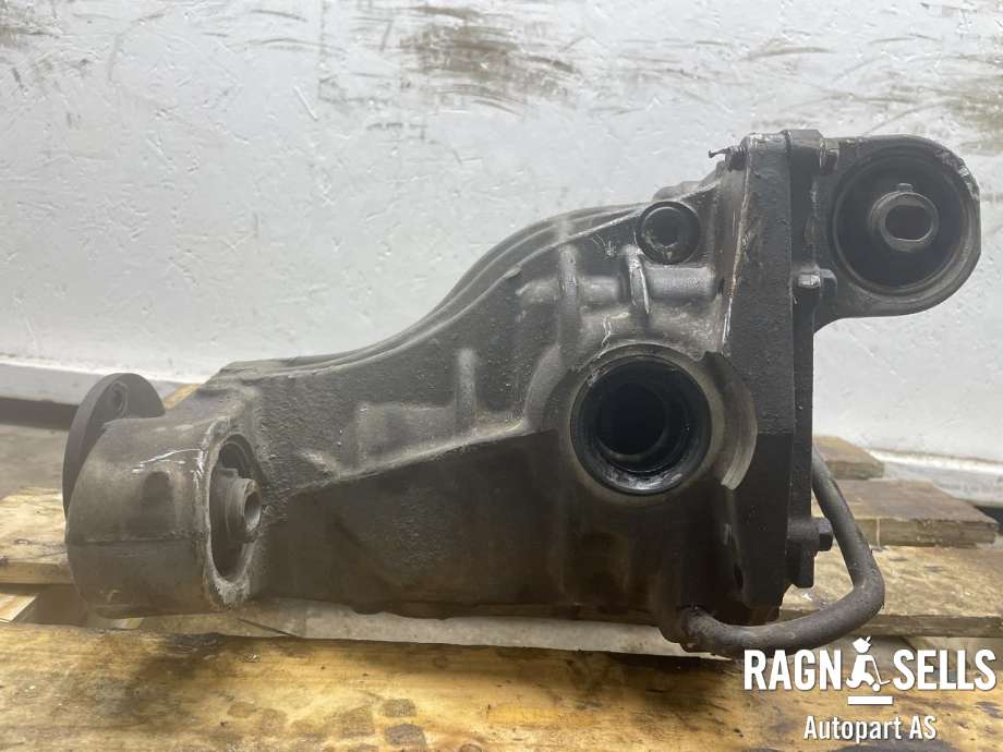 Kardang klokke foran til Nissan Navara 2016-->> (D23) (D23) (385004JR3A|)