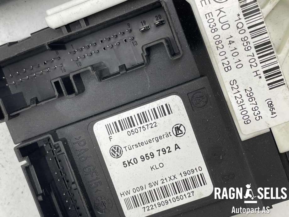 Ruteheis høyre foran til VW Scirocco 2008-2013  (1Q0959702H|5K0959792A|)