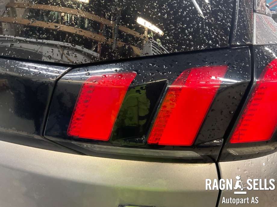 Baklykt høyre indre til Peugeot 5008, 2017-->> (Type II)  (9811027780)