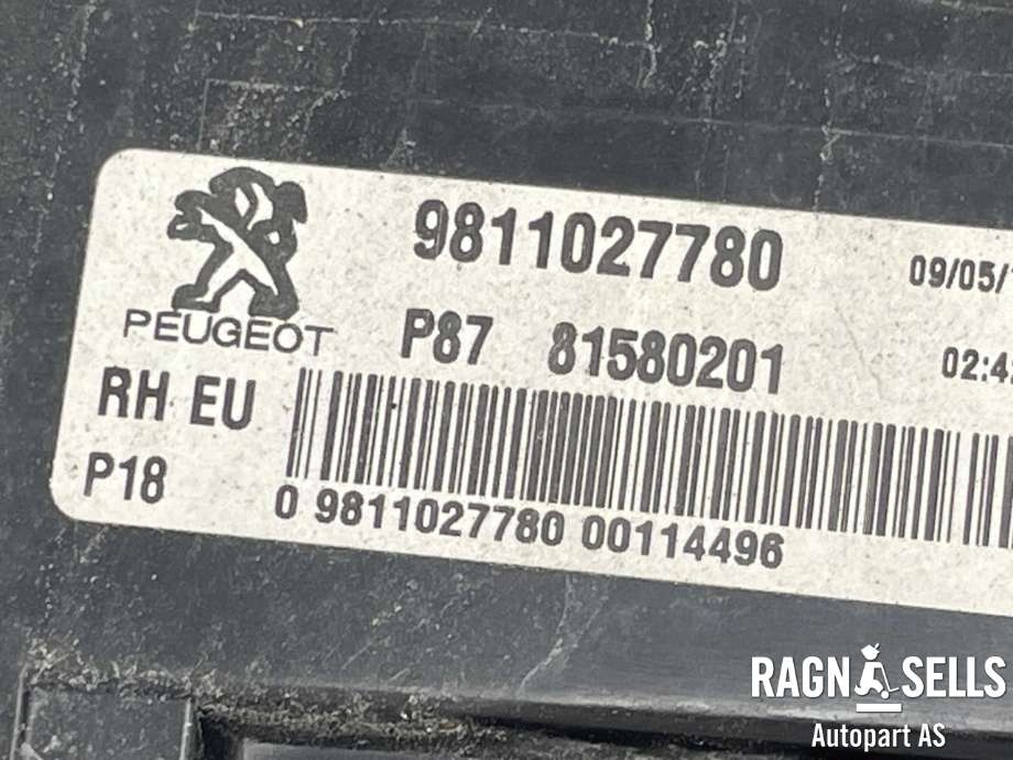 Baklykt høyre indre til Peugeot 5008 2017-->> (Type II)  (9811027780|98 110 277 80|)