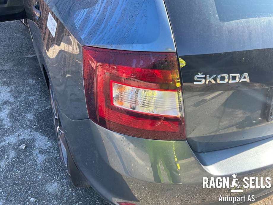 Baklykt venstre til Škoda Rapid 2012-2019 (5JJ945095A|5JJ 945 111 A|)