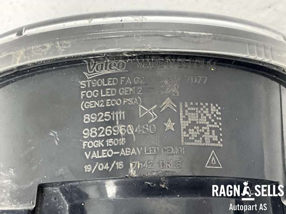 Tåkelykt høyre foran til Peugeot 5008 2017-->> (Type II) (VALEO|9826960480|89251111|98 113 333 80|)
