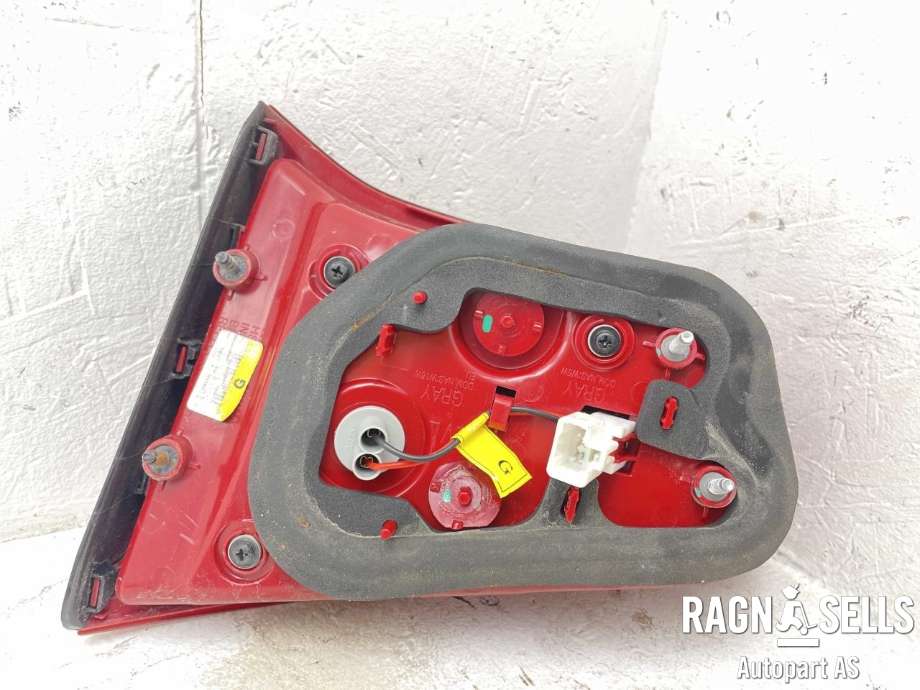 Baklykt venstre indre til Kia Sportage 2010-2016 (Type III)  (924053W010|)