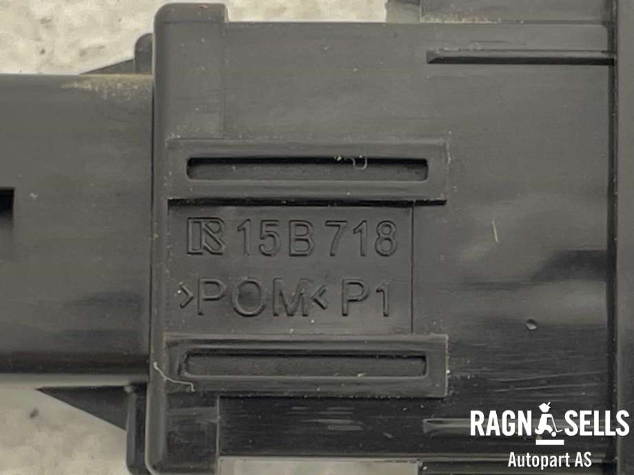 Bryter diverse til Toyota Hilux 2016-2020  (R15B718|849880K080|)