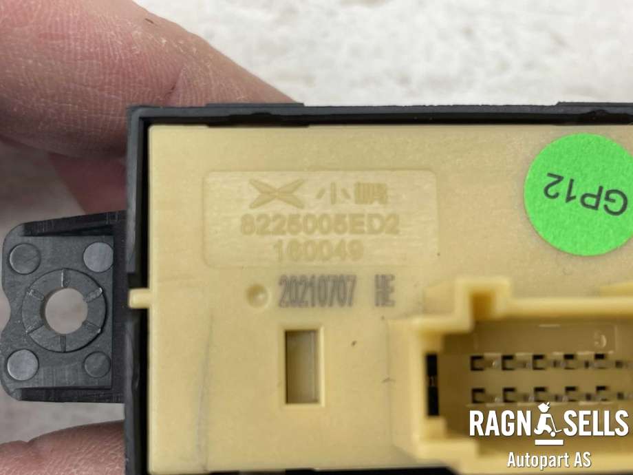 Bryter elektrisk håndbrekk/parkbrems til XPeng P7 2021-->>  (8225005ED2|)