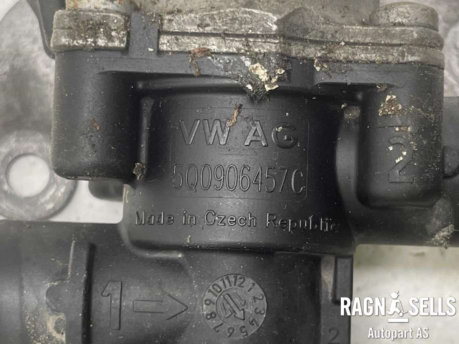 Ventil vann til VW Passat 2015-2019 (Fase 1) (B8) (B8) (5Q0906457C|5Q0 906 457 C|)