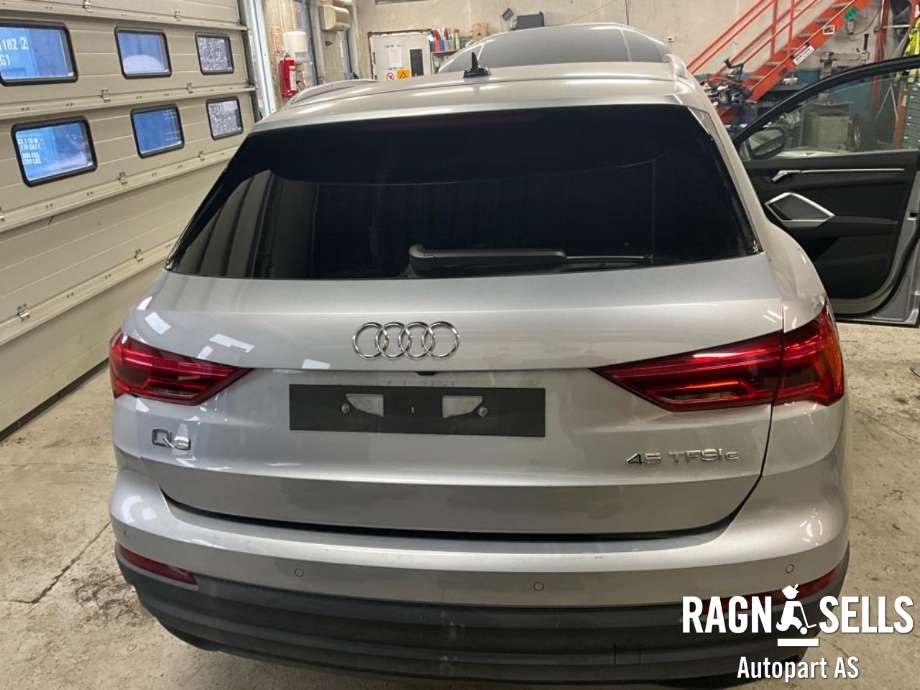 Bakluke stasjonsvogn til Audi Q3, 2019-->> (Type II) (83A 827 025 A)