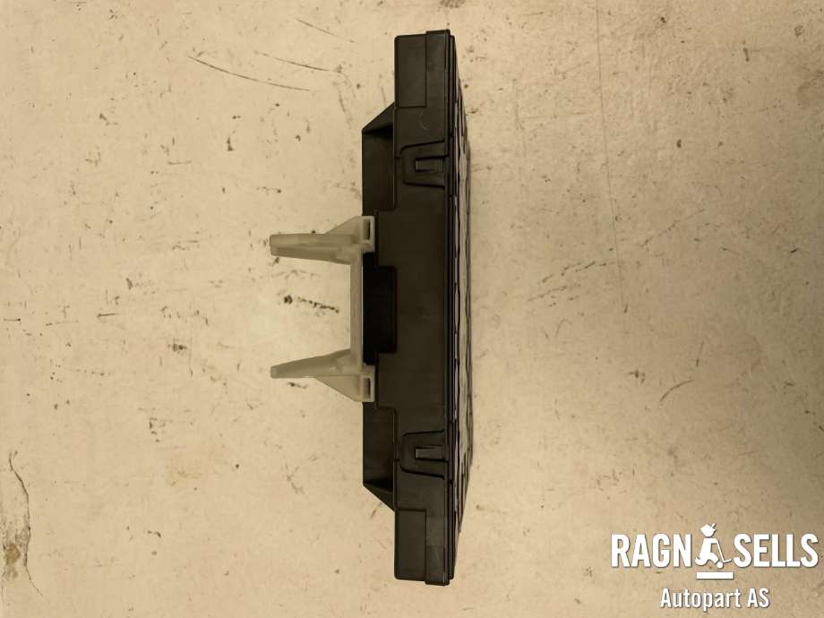 Styreenhet comfort (BCM) til VW Passat 2015-2019 (Fase 1) (B8) (B8) (BOSCH|5Q0 937 086 BH|F005V01814|)