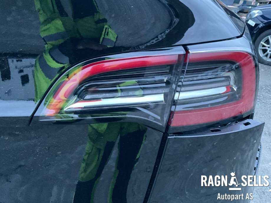 Baklykt høyre indre til Tesla Model Y 2021-2024 (Type I) (1502089-00-B|1502089-00-C|)