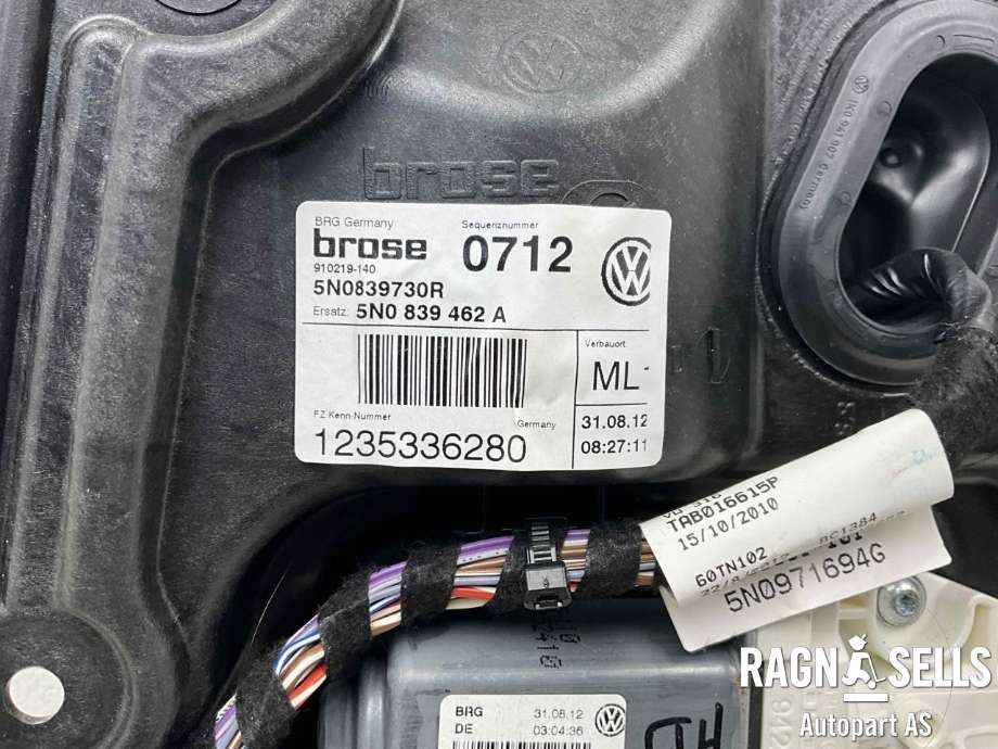 Ruteheis høyre bak til VW Tiguan 2011-2016 (Type I, Fase 2)  (5N0839730R|5N0839462A|5N0959704F|5N0 839 462 A|)