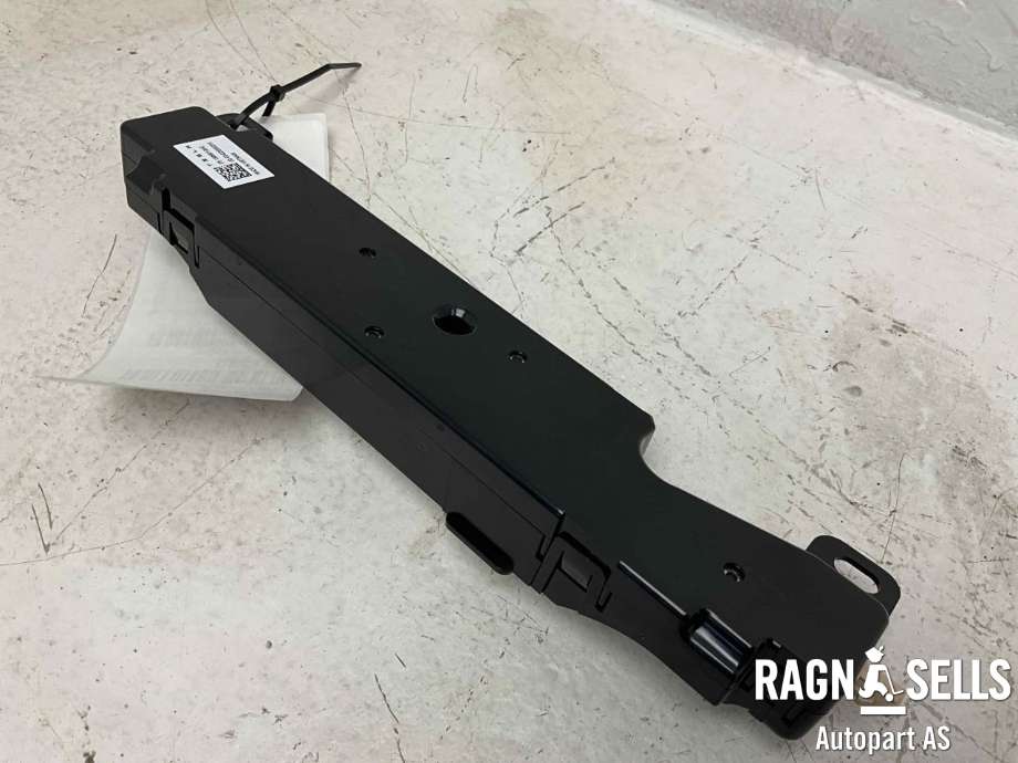 Antenne til Tesla Model Y 2021-2024 (Type I) (1585601-00-E|ED422355002310|)