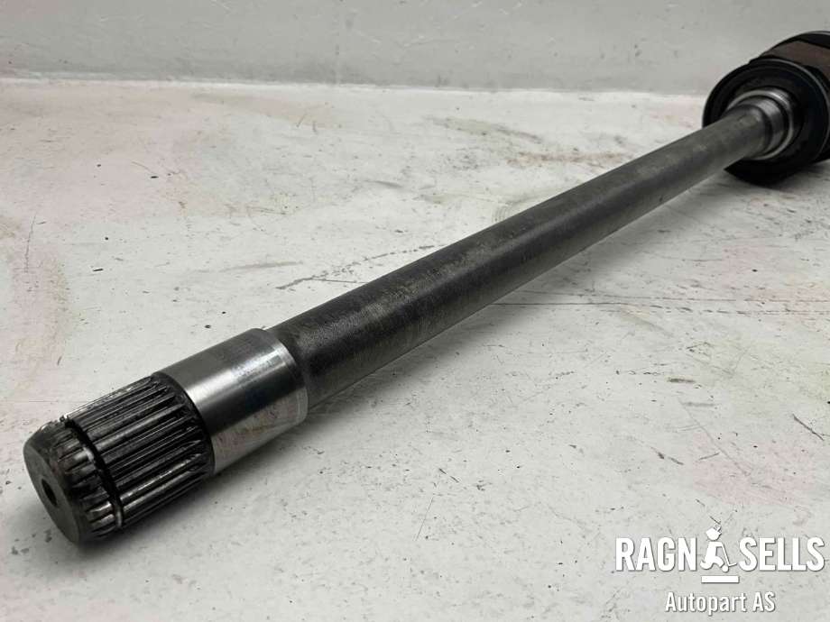 Drivaksel høyre foran, diesel/automat til BMW X5 2007-2013 (E70) (E70) (31 60 7 545 126|)