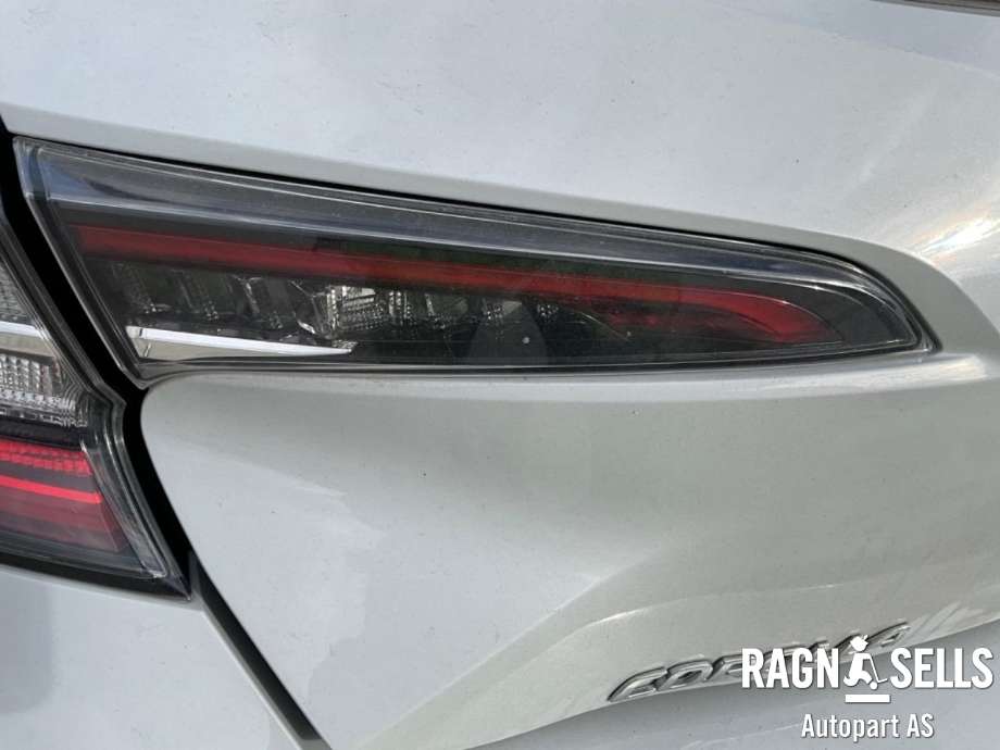 Baklykt venstre indre til Toyota Corolla 2019-->> (8159102770|)
