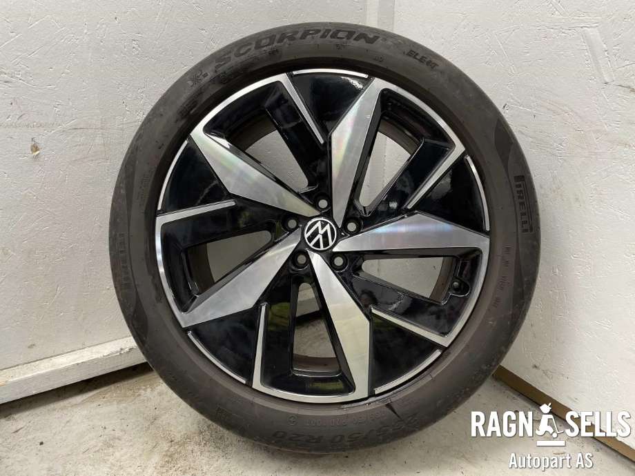 Hjulsett aluminium sommer til VW ID.4 2020-->> (PIRELLI|5X112/ET45/57.1|235/50R20|11A601025G)