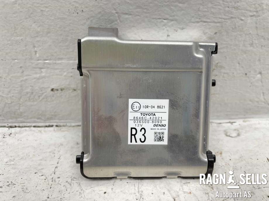 Parkeringskamera foran til Toyota RAV4 2016-2019 (Type IV, Fase 2)  (DENSO|8646C42021|0365008090)