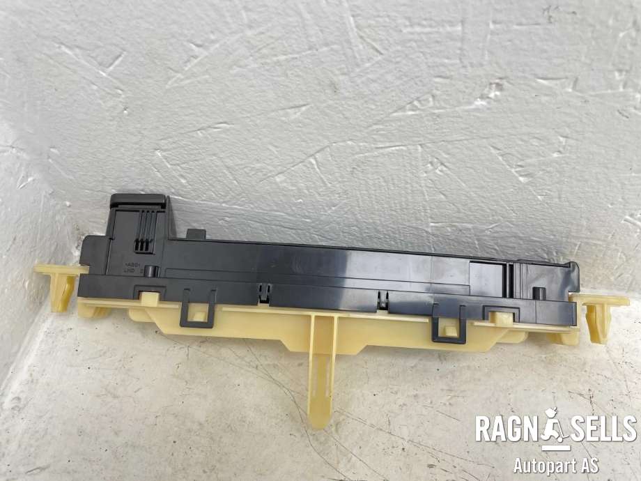 Bryter nødblink til Toyota RAV4 2016-2019 (Type IV, Fase 2)  (83950-42230|022200-998|)