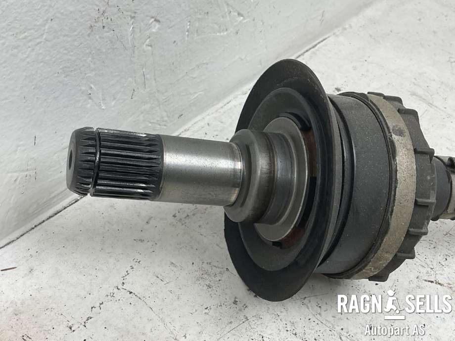 Drivaksel venstre bak, diesel/manuell til BMW 3-Serie 2018-->> (G20) (G20) (33 20 8 681 955|)