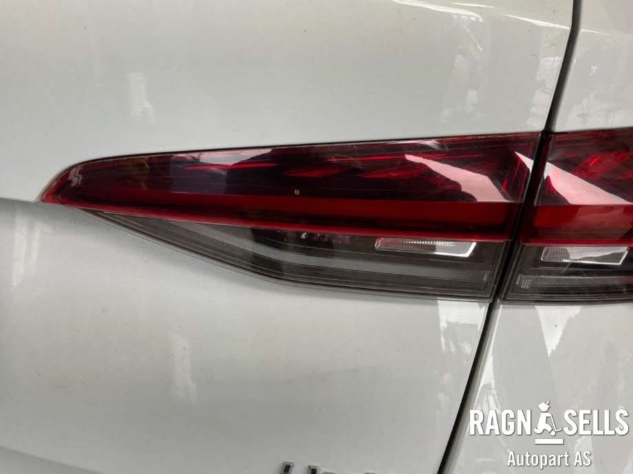 Baklykt høyre indre til Škoda Octavia 2020-->> (Type IV) (5E7 945 308 A|00218157-07|)