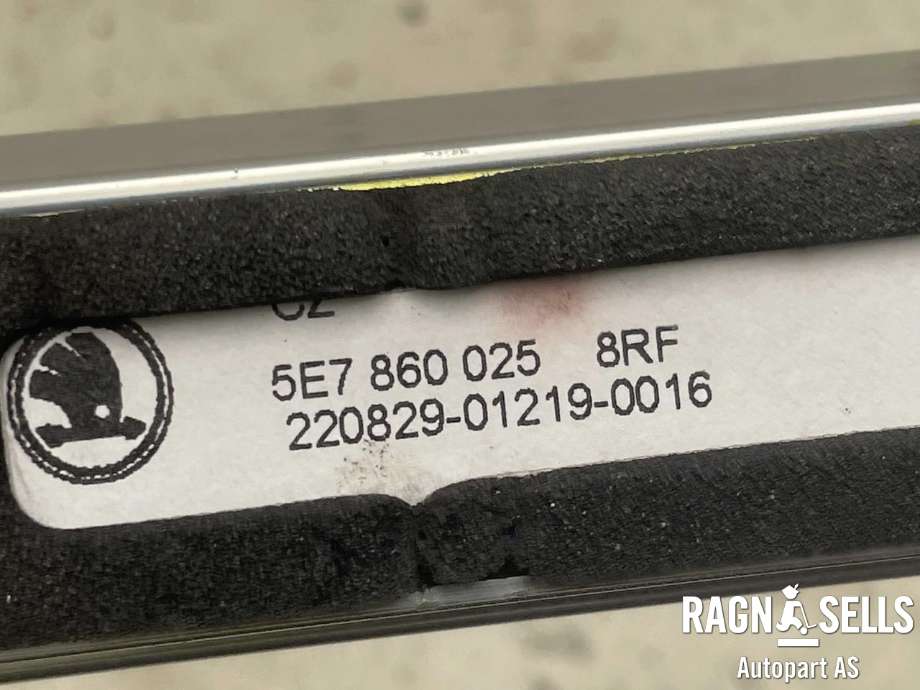 Takrails til Škoda Octavia 2020-->> (Type IV)  (5E7 860 025|5E7 860 026|)