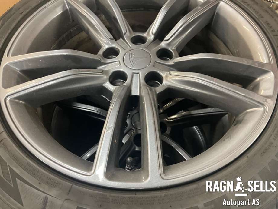 Hjulsett aluminium sommer til Tesla Model S 2013-2016 (Fase 1) (IMPERIAL|5X120/ET40/64.1|245/45R19|6007214-00-D)