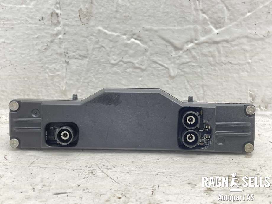 Parkeringskamera foran til Tesla Model S 2016-2021 (Fase 2)  (1089531-00-C|)
