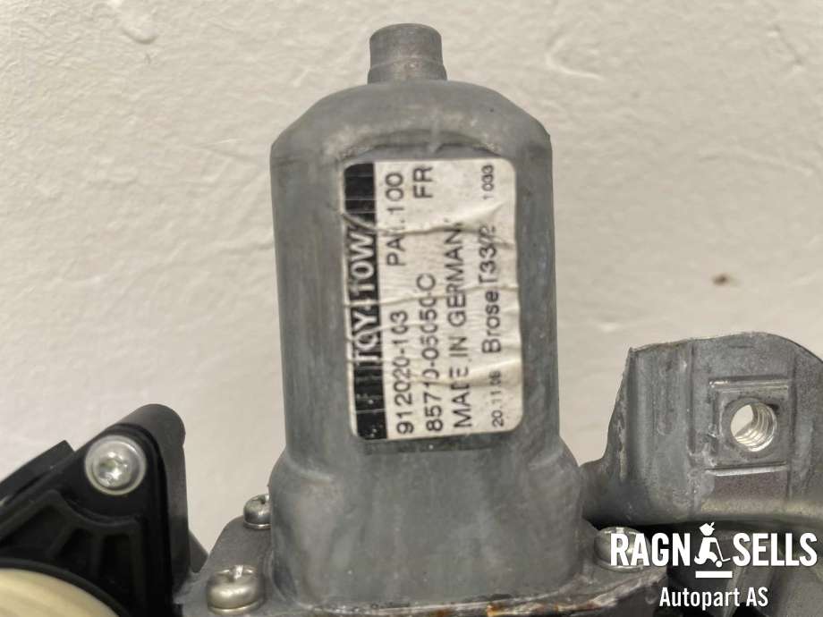 Ruteheis høyre foran til Toyota Avensis 2009-2015 (Type III, Fase 1)  (6981005070|912020-103|85710-05050C)