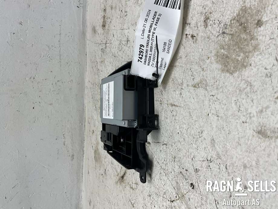 Dashbord trådløs mobillader til Mazda 2 2020-->> (Type III, Fase 2)  (861C0-K0010|063324|)